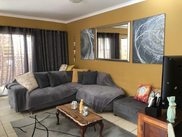80 On Benade Homestay *