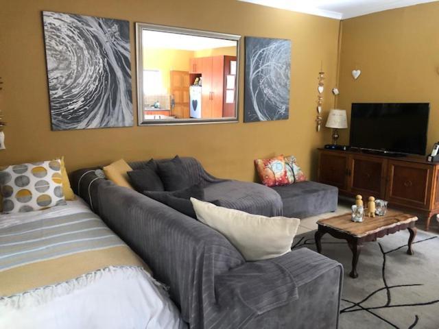 80 On Benade Homestay *